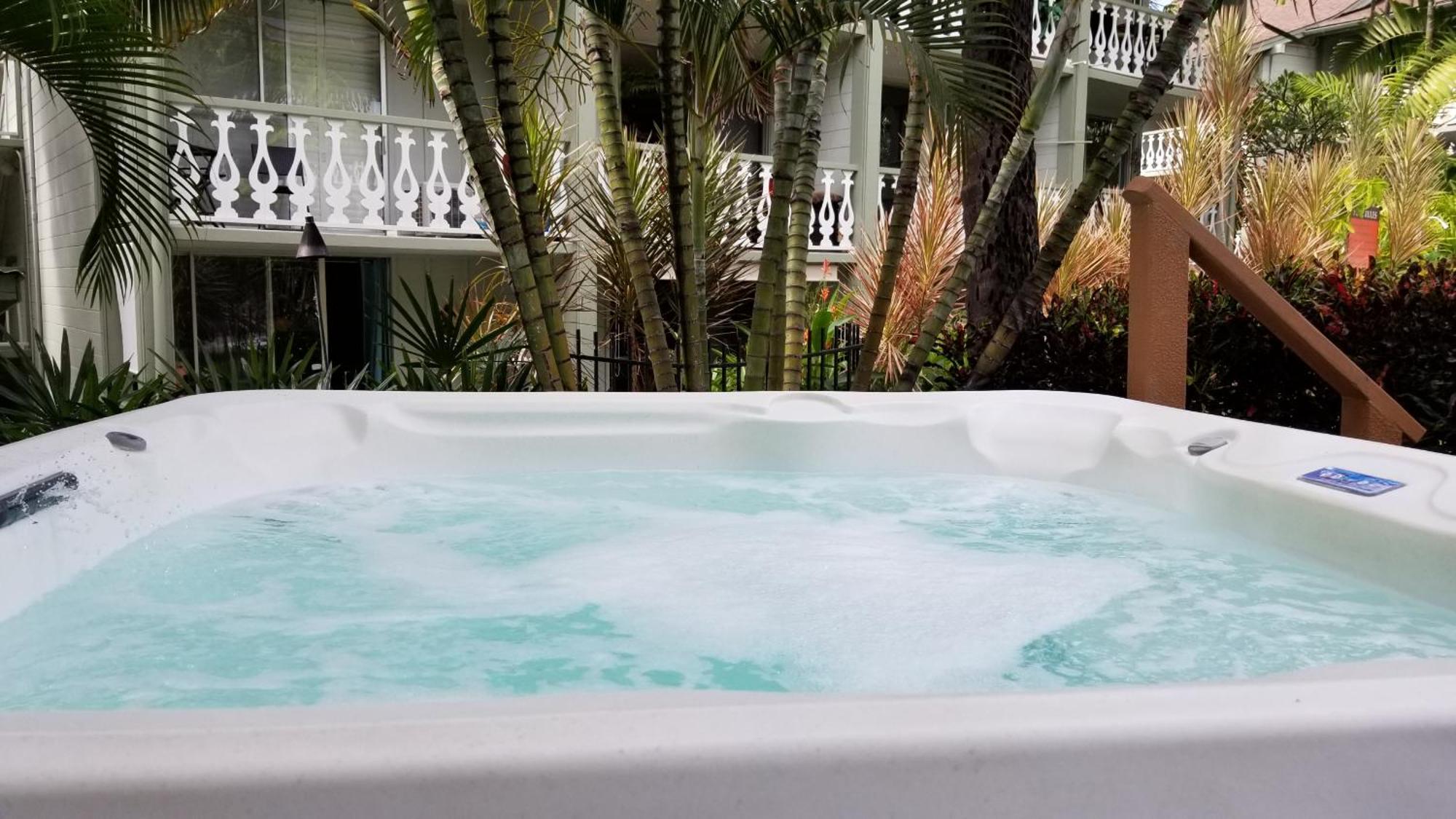 Downtown Hawaiian Paradise Condo With Hot Tub, Pool & Beach - Kona Islander Inn Kailua-Kona Bagian luar foto
