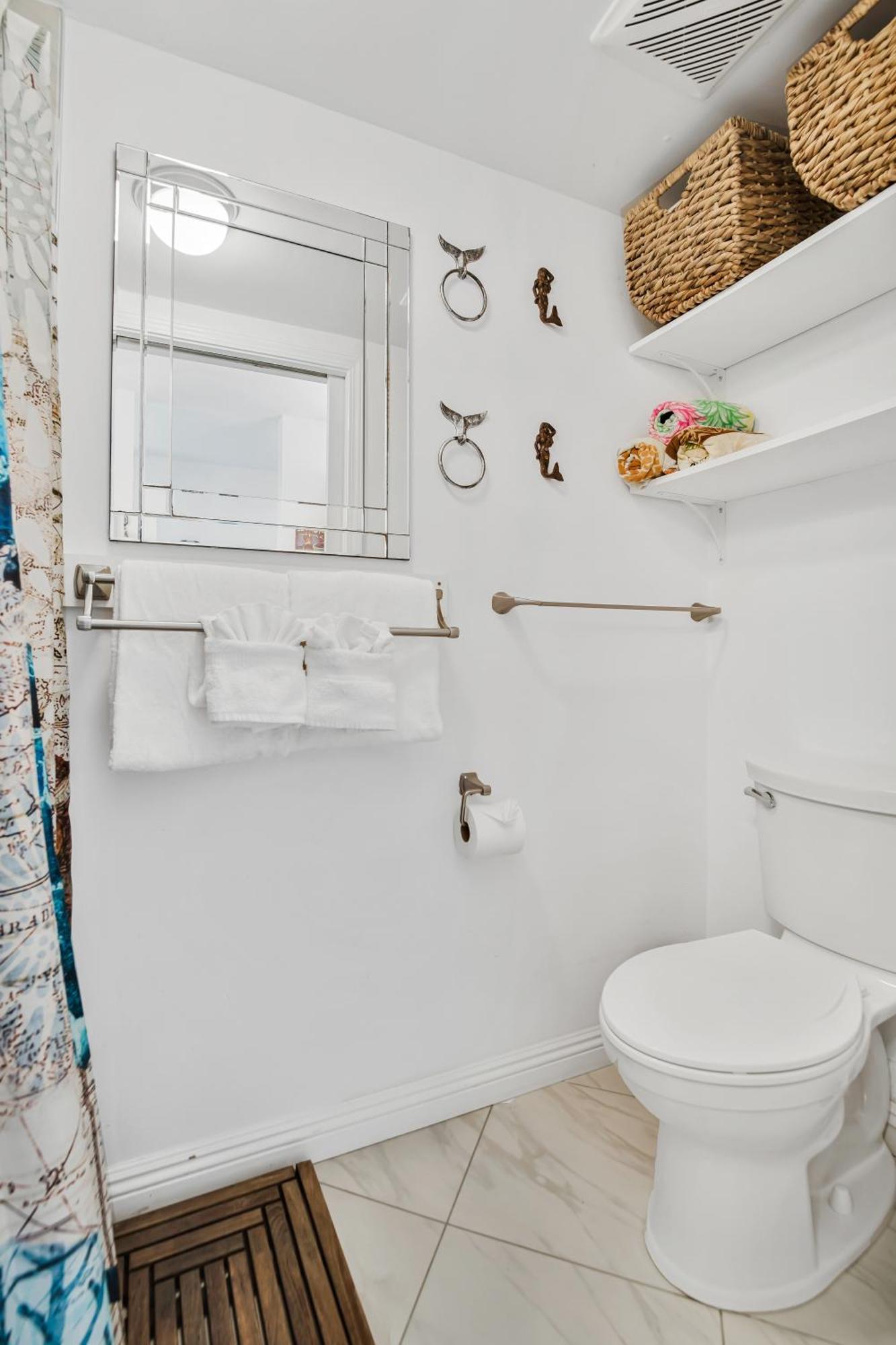 Downtown Hawaiian Paradise Condo With Hot Tub, Pool & Beach - Kona Islander Inn Kailua-Kona Bagian luar foto