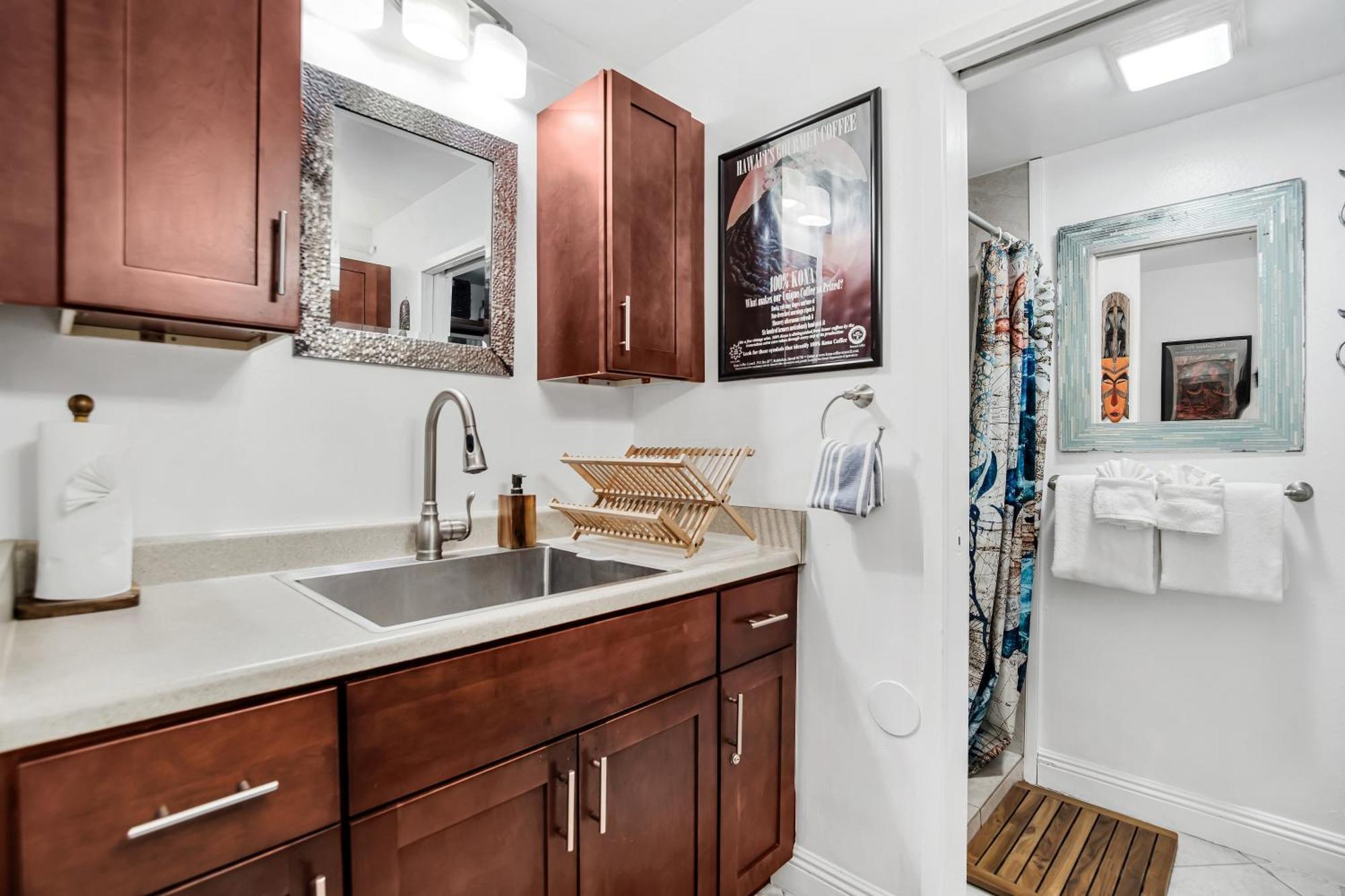Downtown Hawaiian Paradise Condo With Hot Tub, Pool & Beach - Kona Islander Inn Kailua-Kona Bagian luar foto